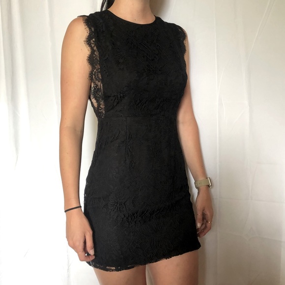 KIMCHI BLUE 🖤SCALLOP LACE BACKLESS DRESS - Picture 2 of 6